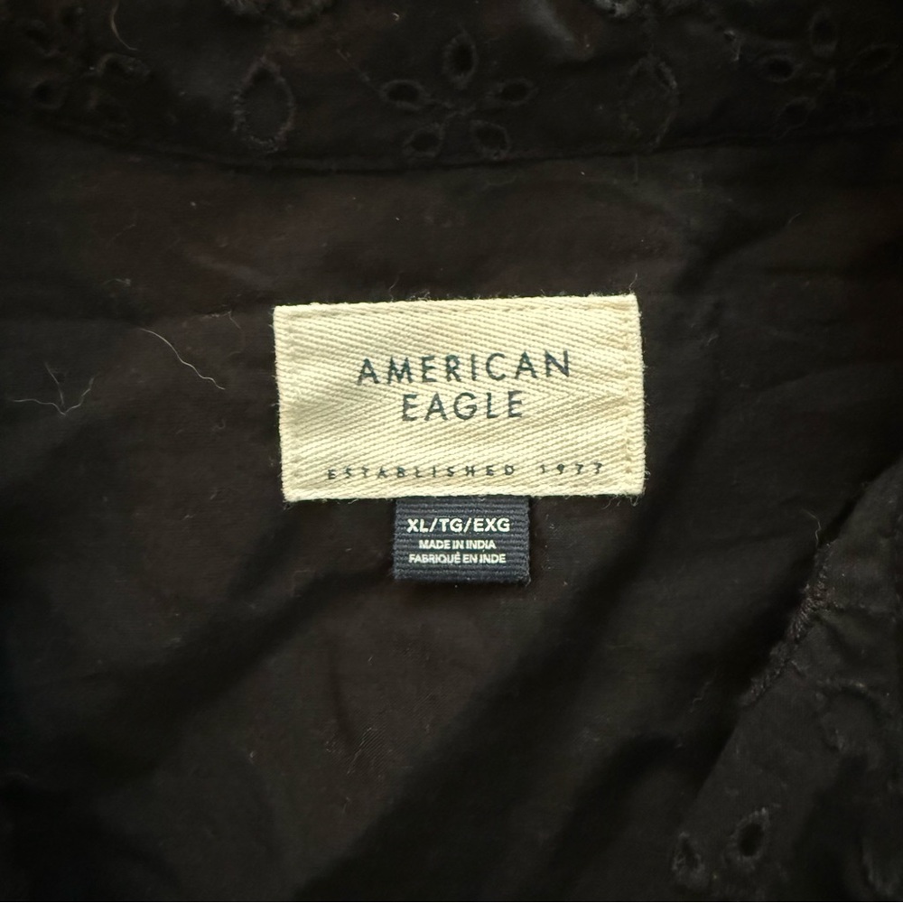 American Eagle Black Eyelet Cropped Button-Up Top - Picture 3 of 4